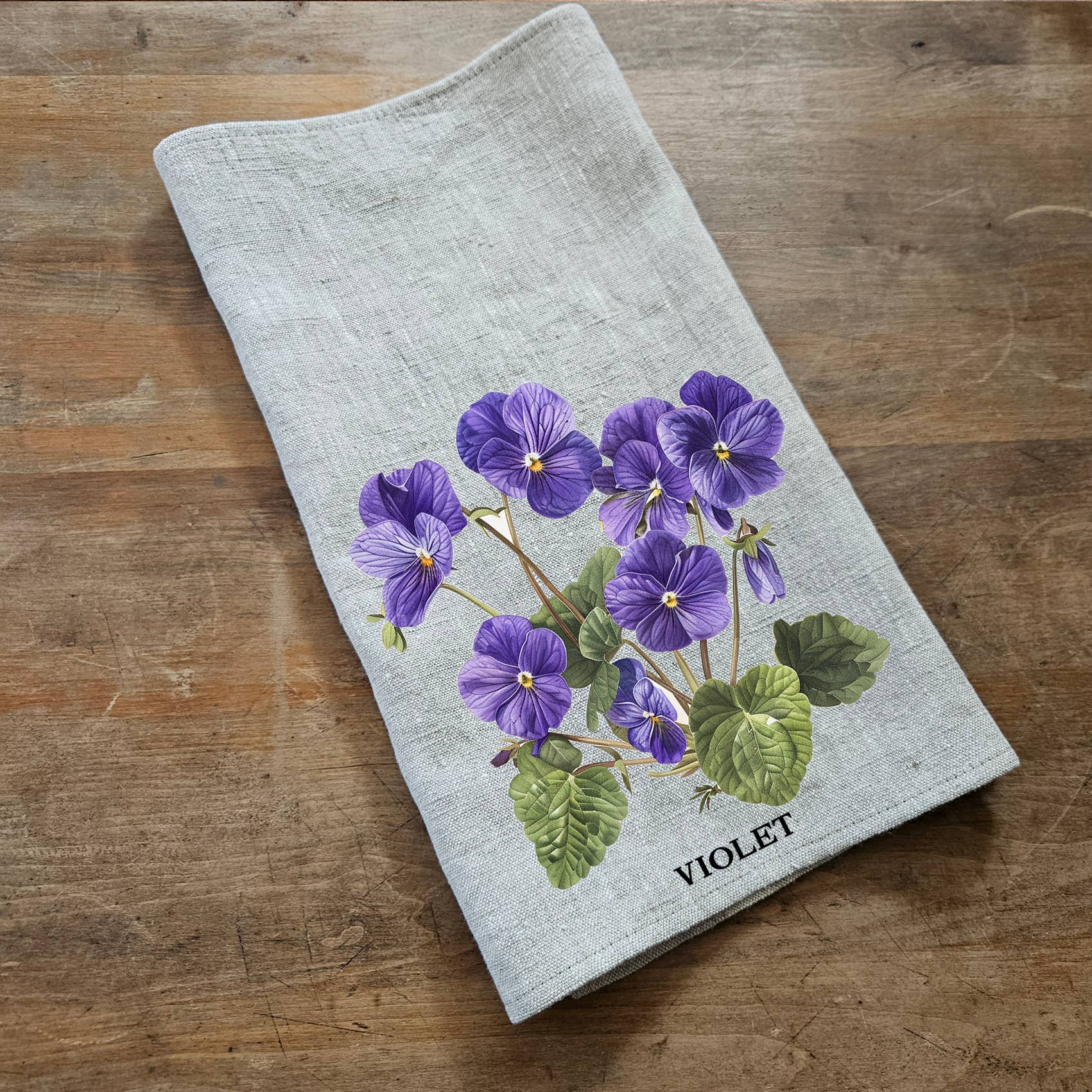 NorraVilla – Großhandel Geschirrtücher – Violetter Aufdruck — Küchentuch aus 100% Leinen mit Blumenmuster1