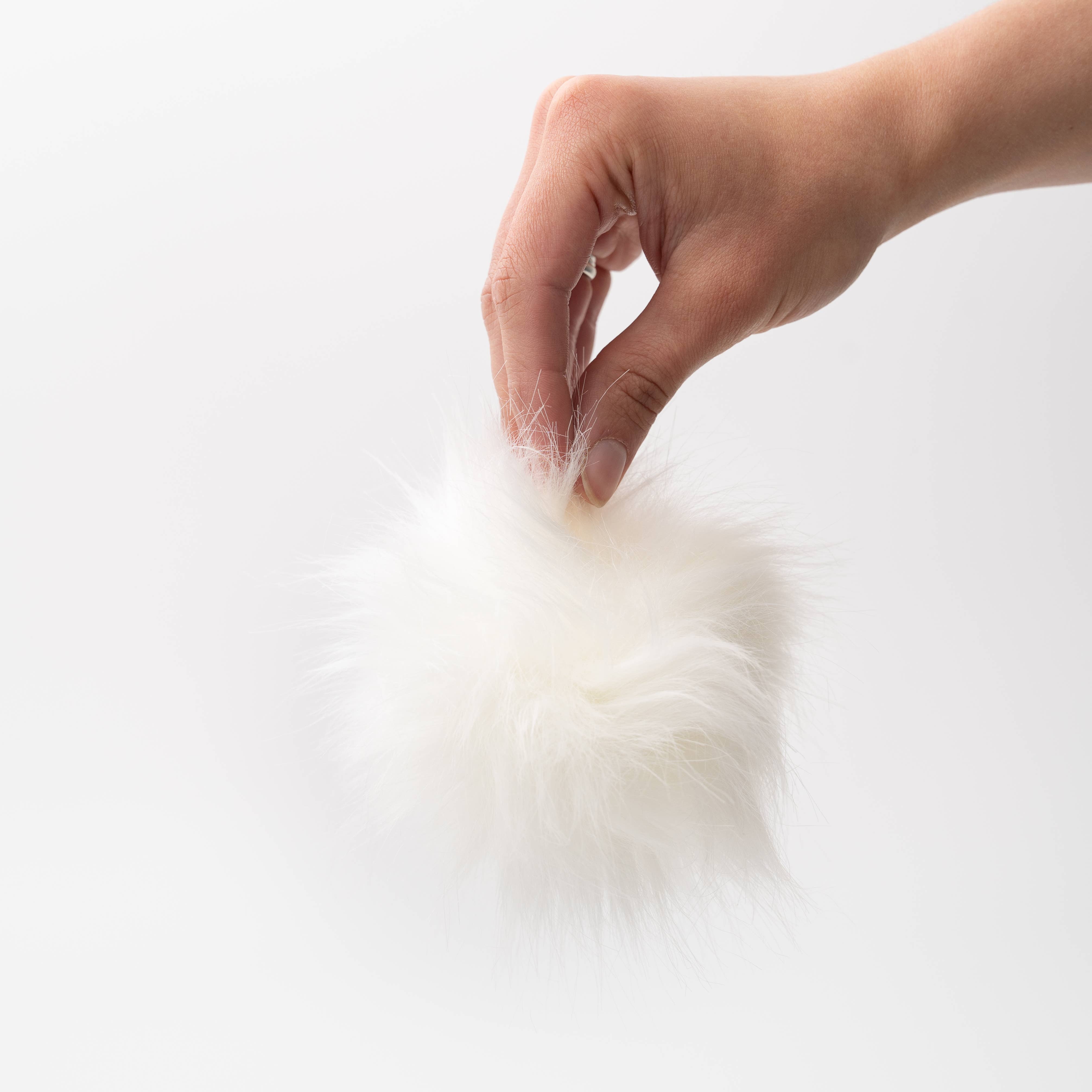 Wool Couture Company - Vendita all'ingrosso Kit per lavoretti fai da te - Pompon in pelliccia rosa, nero e crema2