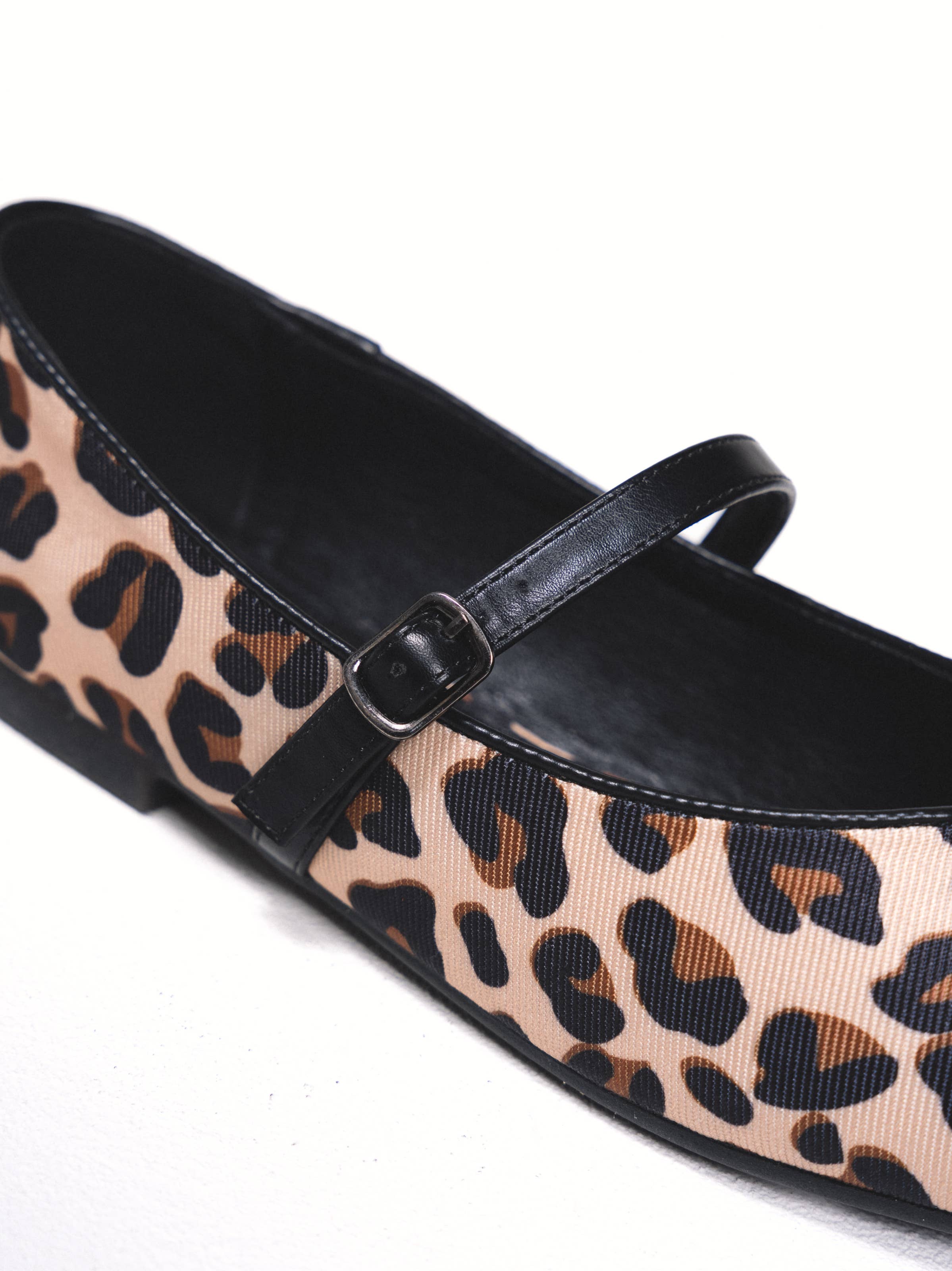 Imprimer Chaussures plates ballerines à imprimé léopard en vente sur Faire3