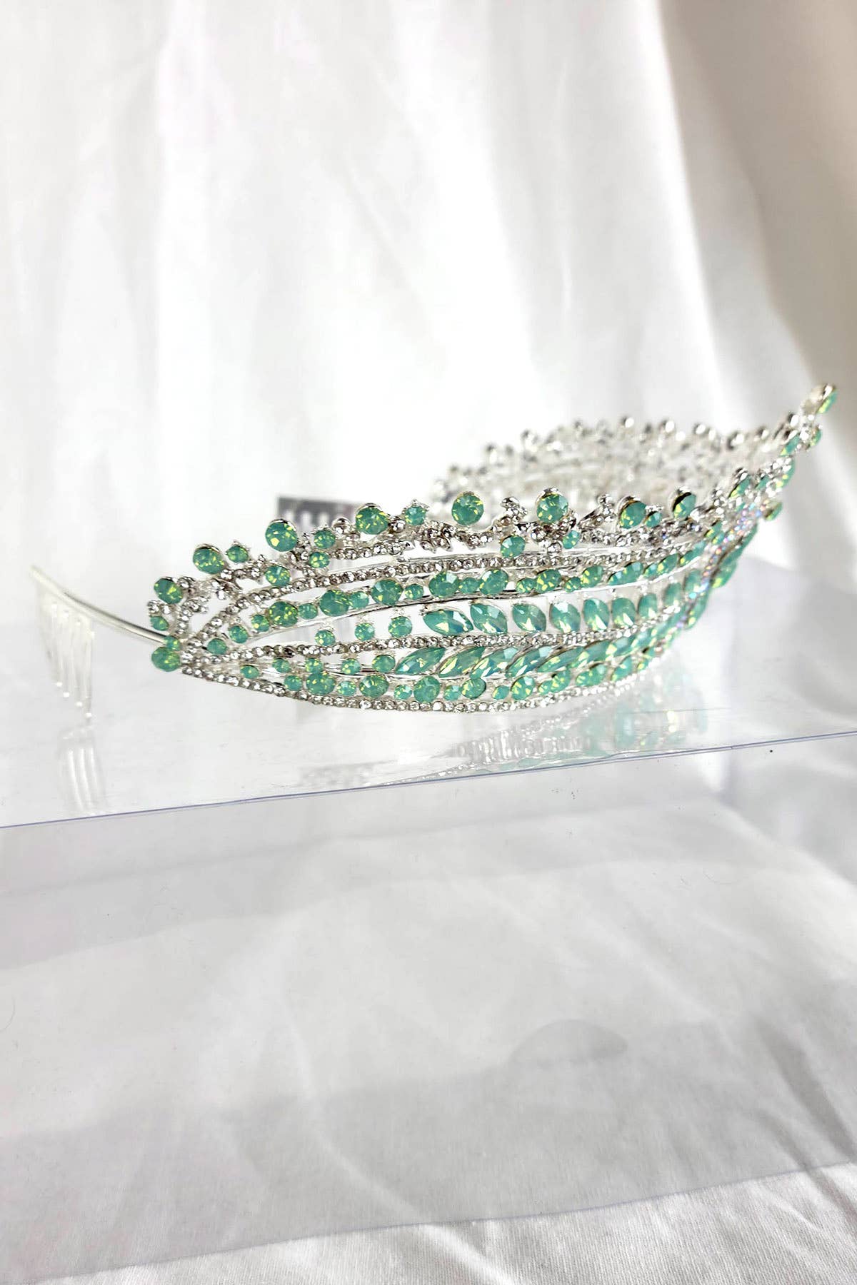 Chicas – Großhandel Tiara – Damen – Schmetterlings-Tiara mit Juwelen und Edelsteinen HT95510