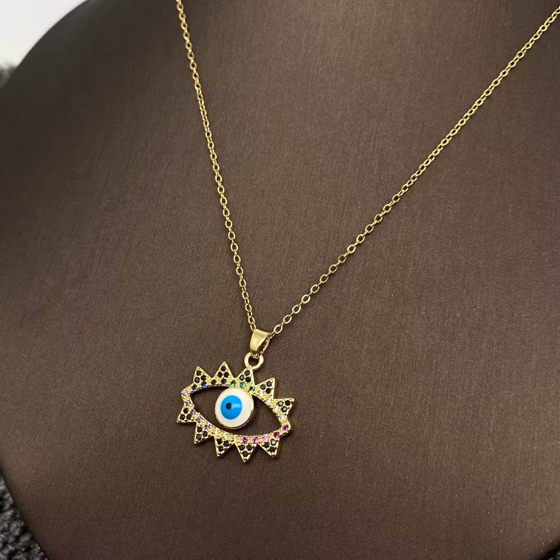 Mio Queena - Venta al por mayor Collares con colgantes/abalorios - Collar chapado en oro con colgante de ojos malvados con diamantes de imitación de varios estilos8