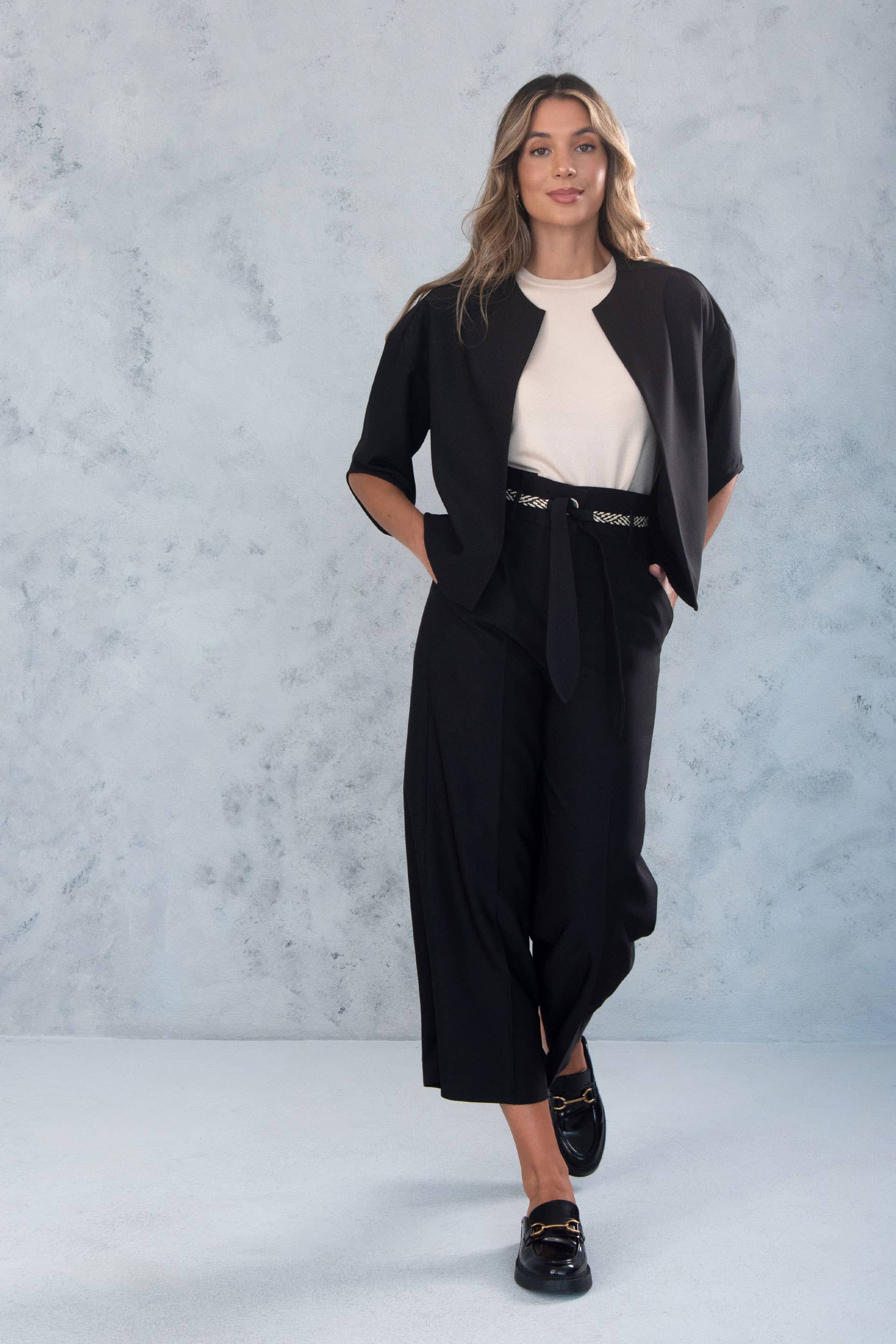 FERRACHE - Vendita all'ingrosso Pantalone - Donna - Pantaloni fluidi a vita alta con cintura 104330