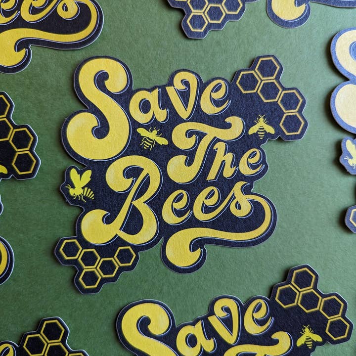 Sauvez les abeilles Autocollant citation en papier kraft pour la vente par For Tha Masses Design