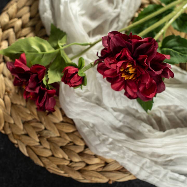 Branche de dahlia écarlate de 24 pouces pour la vente par Ragon House