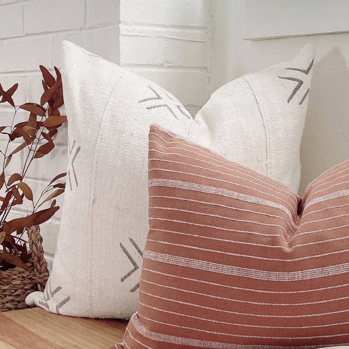 MASON || Elfenbeinfarbenes Schlammtuch mit schwarzen X's für den Großhandel von Linen & Ivory