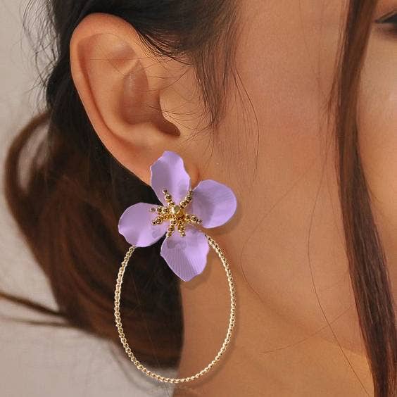 ORECCHINI FLOREALI Lavanda per la vendita all'ingrosso da parte di IOAKU by Fanny Ek