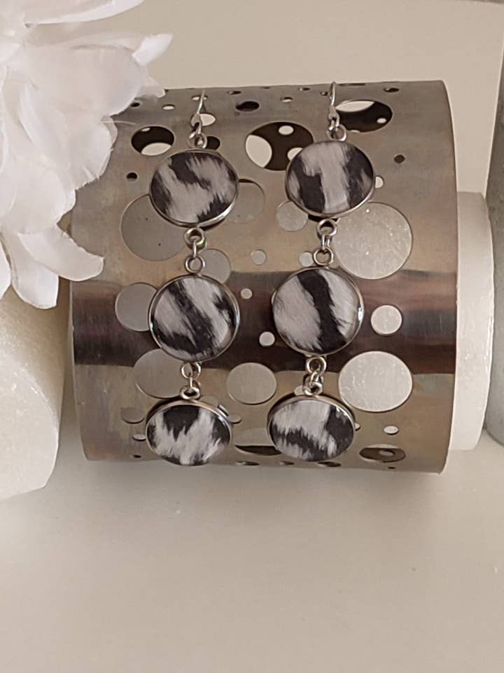 TRIPLE ZEBRA RESIN EARRINGS for wholesale by catsplatayresina