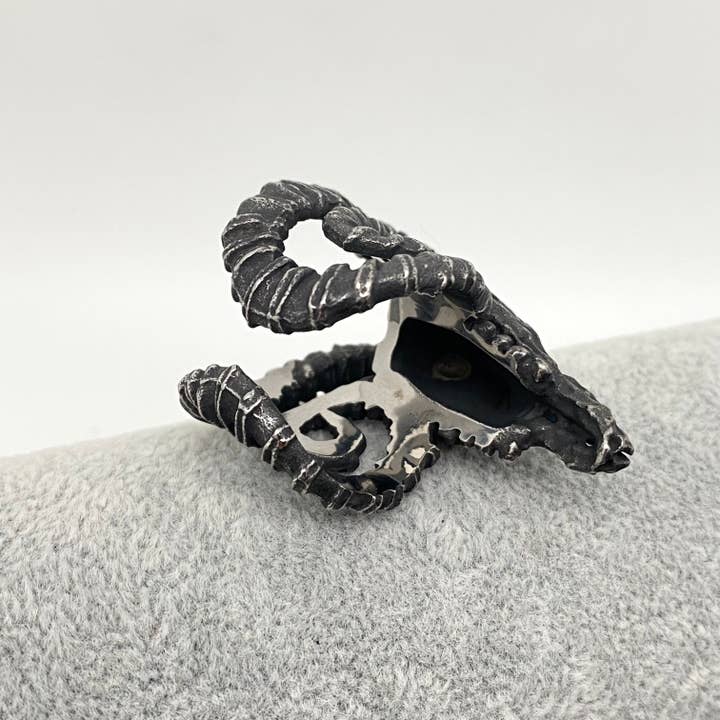 Mio Queena - Vente Chevalières - Bague tête de mort en acier inoxydable Blackening Dall Sheep Head -MJ/MR3