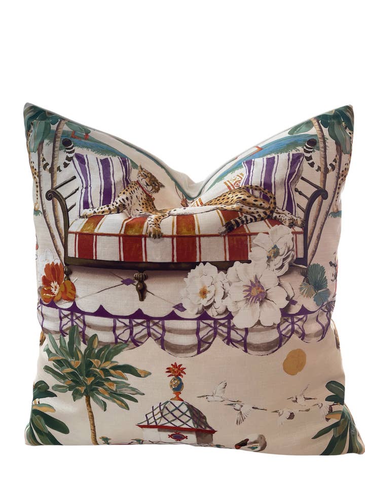 Coussin Veronica Chinoiserie avec insert en plumes - 22 pouces pour la vente par Dahlia & Grace pillows