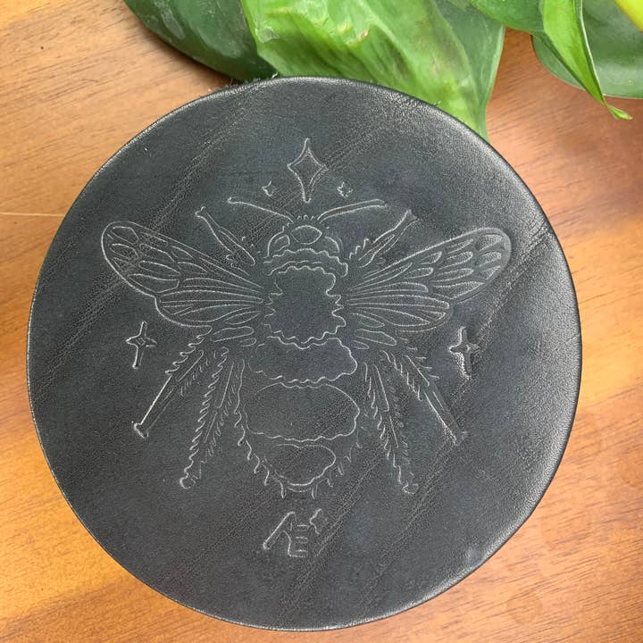 Sottobicchiere in pelle - Astral Emma Bee per la vendita all'ingrosso da parte di Uptown Common