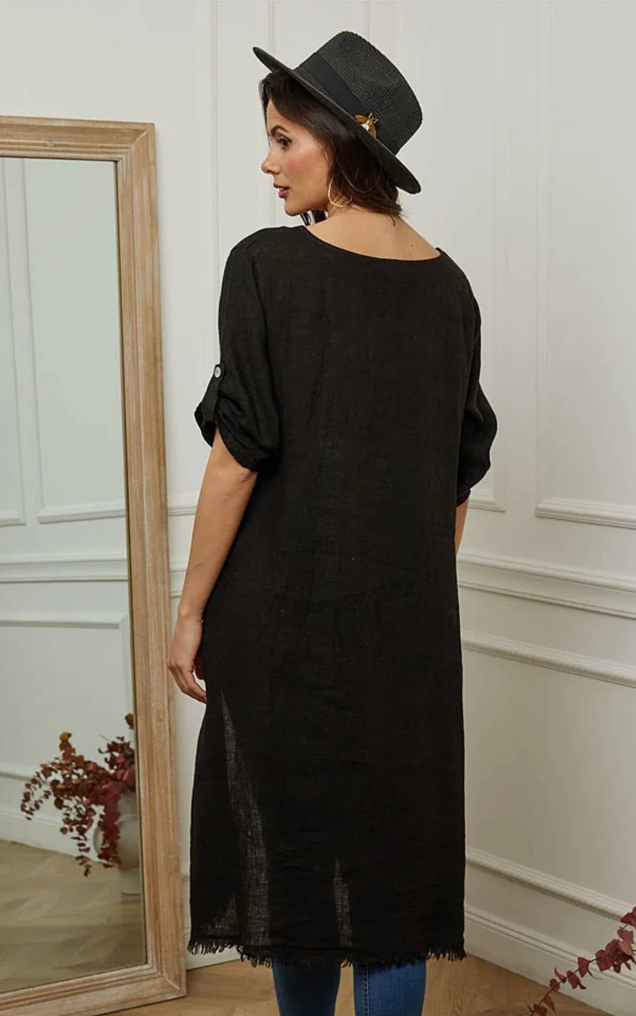 LÉA & LUC – Großhandel Kleid – Damen – 100 % Leinenkleid mit Blumenmotiv auf der linken Brust, REF. 72481