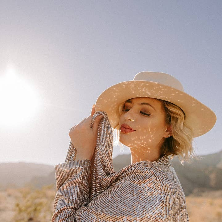 Brooke: The Ivory Bestie Wollmütze | Verstellbar und stylisch für den Großhandel von Sol Authentica