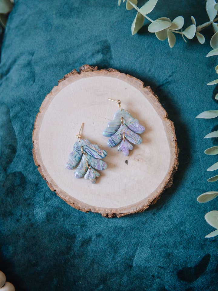 Orecchini in argilla polimerica in finta agata per la vendita all'ingrosso da parte di Millburn Place