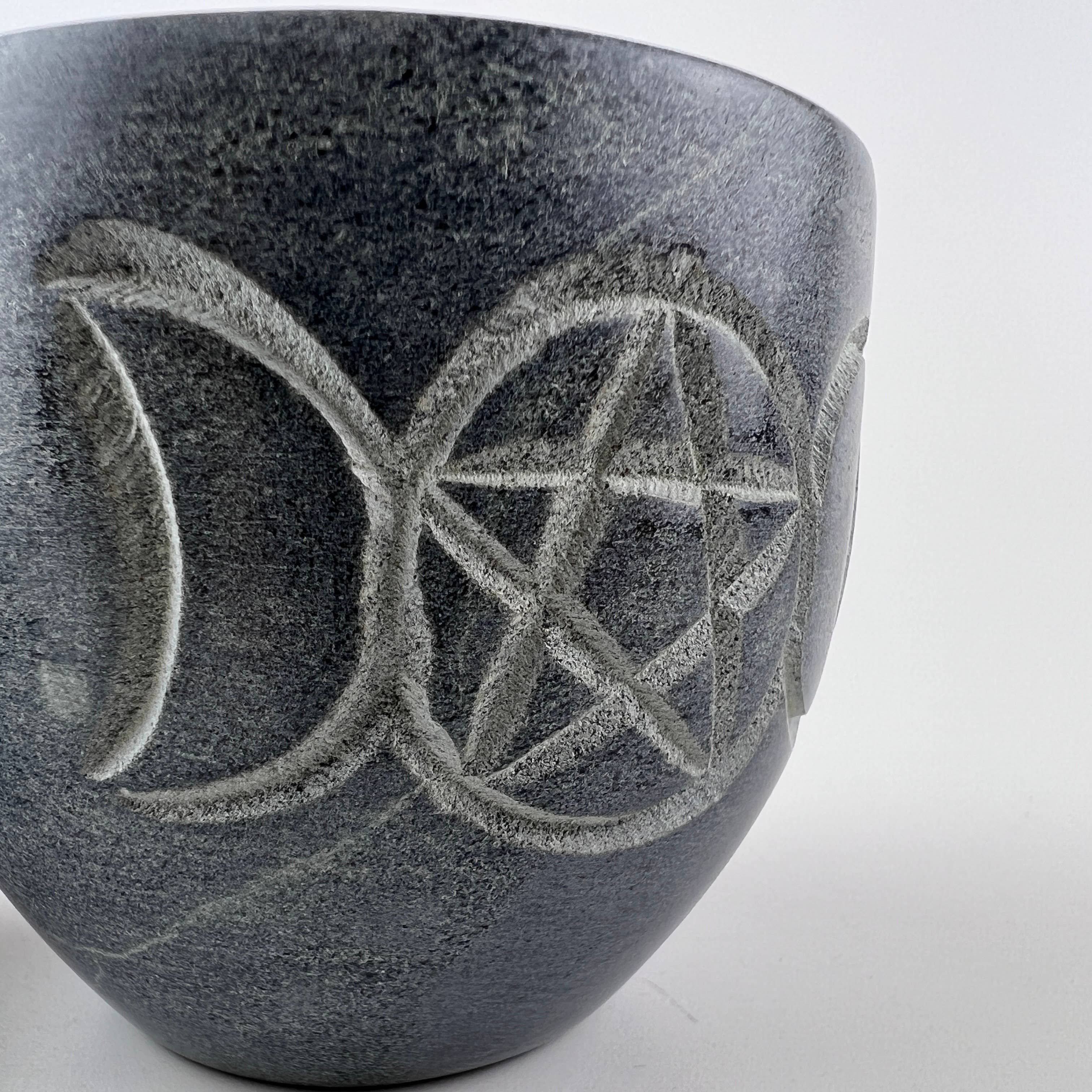 GREENROOTS USA LLC - Vente Mortiers et pilons - Mortier et pilon en stéatite sculptés Triple Moon Pentagram 2,75 pouces17