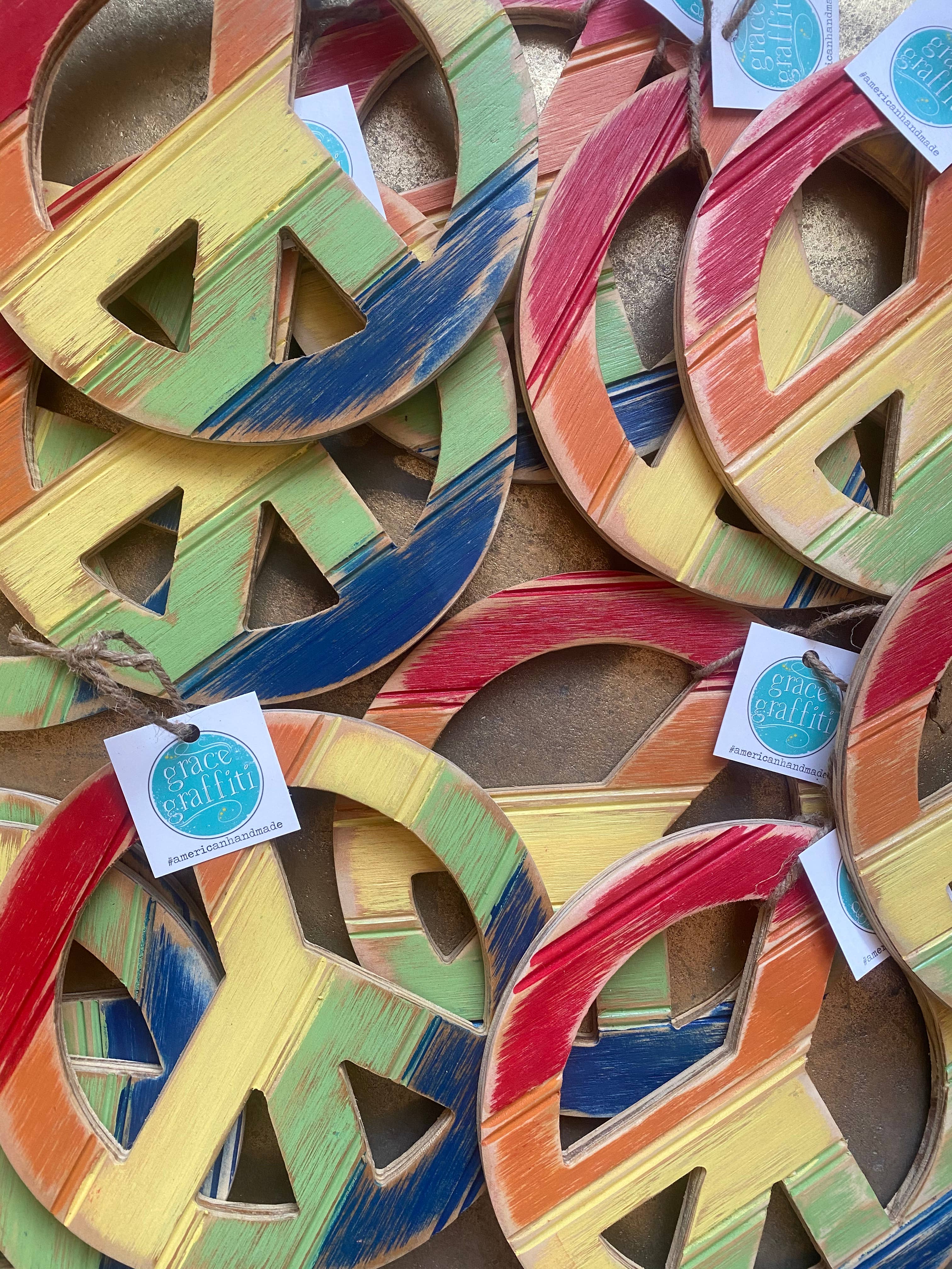 Grace Graffiti - Wholesale Ornament - Peace Sign houten ornament 3