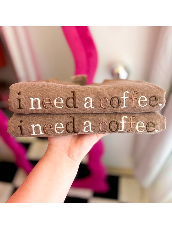 Espresso T-shirt brodé "J'ai besoin d'un café" | T-shirt tendance, t-shirt d'été en vente sur Faire4