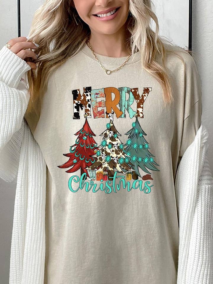 T-shirt imprimé en coton épais Merry Christmas Trees pour la vente par COLORBEAR
