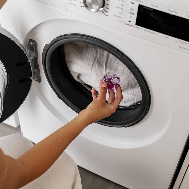 MNML (AUS) - Fresh Laundry - Wholesale Laundry Detergent Powder/Pods - CHAMOMILE Sleep + Calm Laundry Capsules Refill (30pk)1