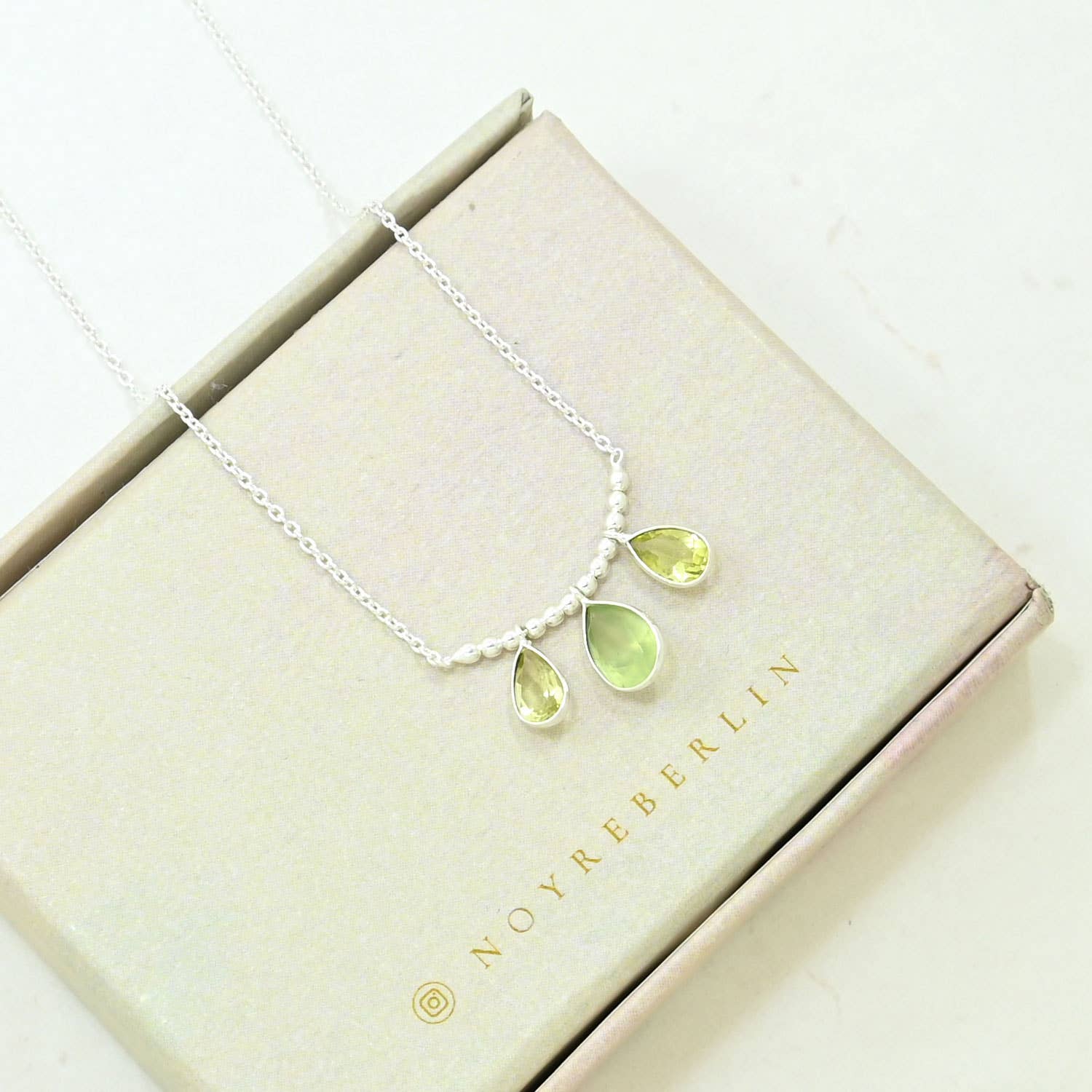 Schmuckoo Berlin - Vendita all'ingrosso Collana con ciondolo/pendaglio - Collana Pippa Argento - Prehnite e Quarzo Limone3