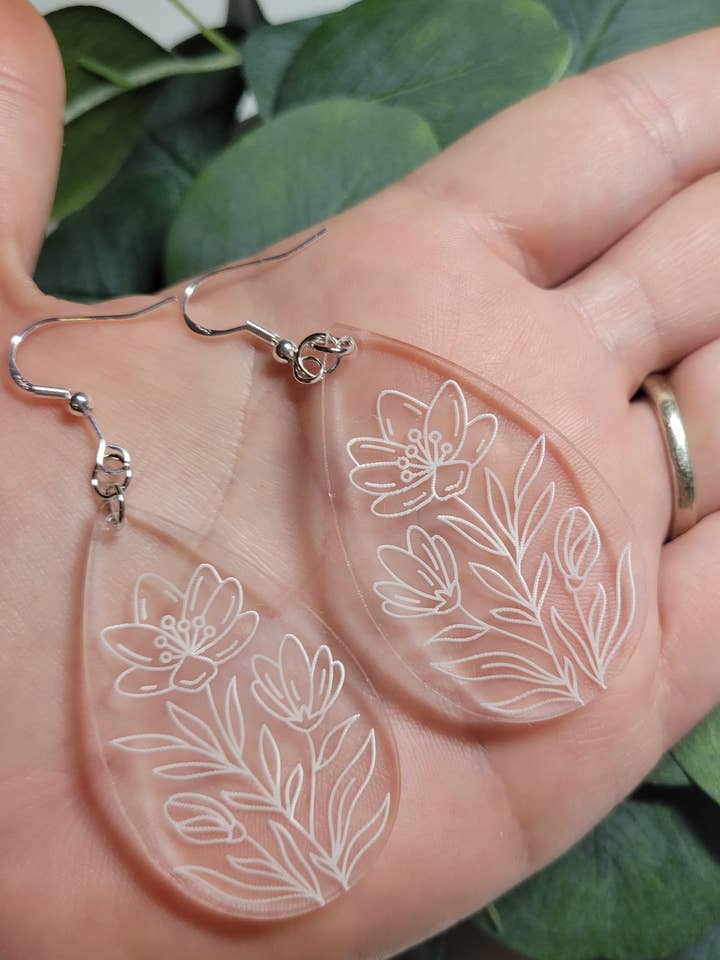 Amaryllis Ohrring aus Acryl mit Gravur für den Großhandel von 432 Customs