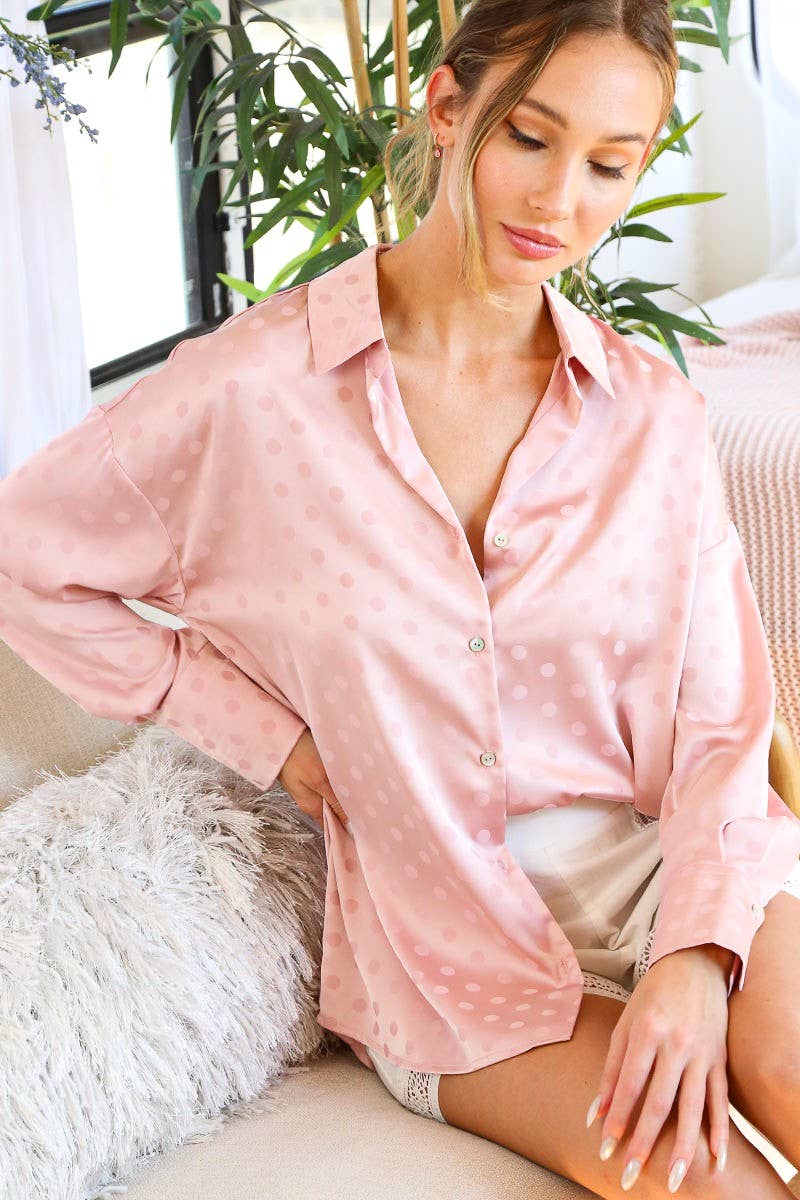 Vine & Love – Großhandel Hemd mit Button-down-Kragen – Damen – Bluse aus Satin mit gepunktetem Druck, Kragen und langen Ärmeln VT81294D-1