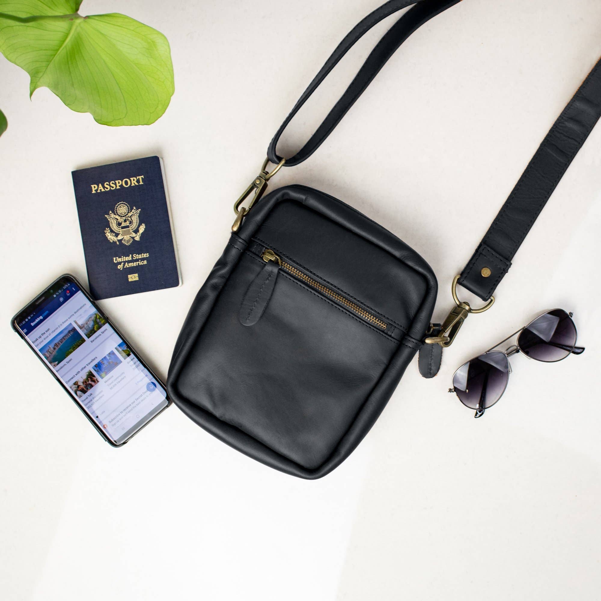 MAHI Leather - Wholesale Crossbody Bag - Men's - The Classic Flight Bag1