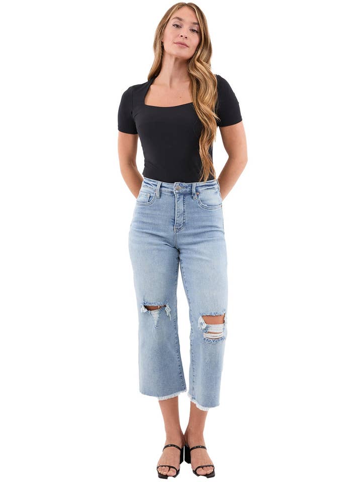 Rippad lätt tvätt Chloe högmidjade vida avklippta jeans med fransar för wholesale på Faire