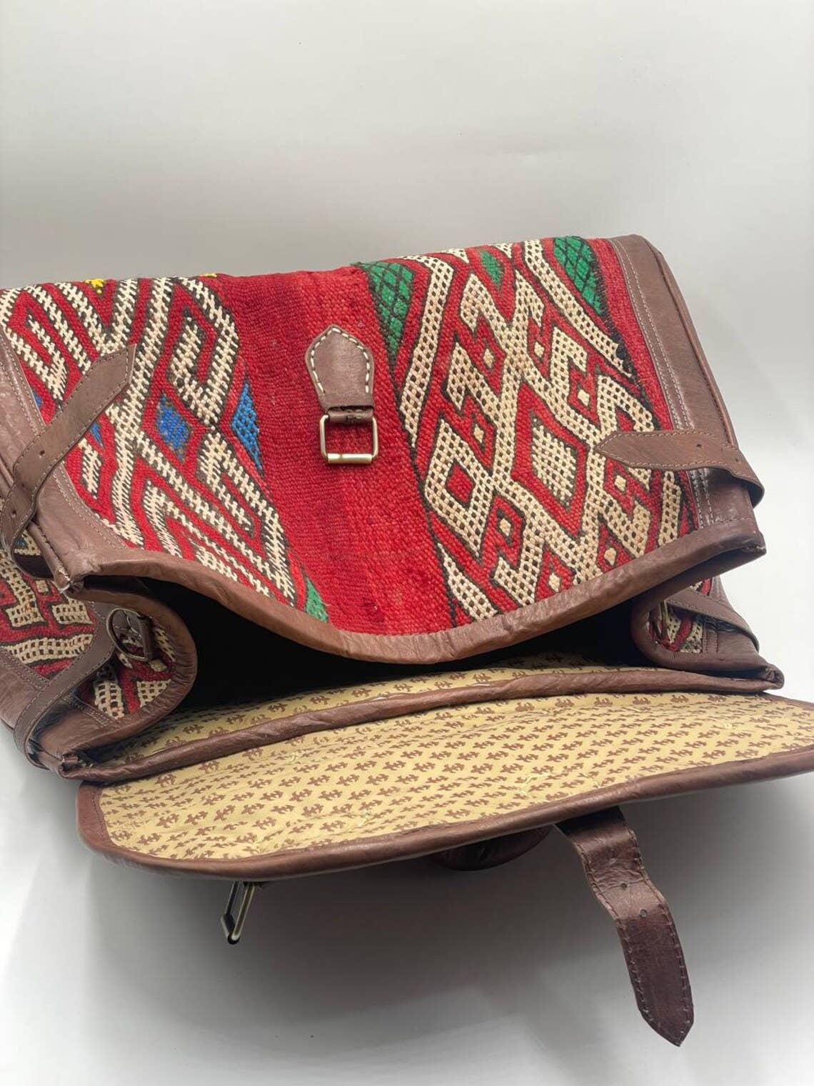 Melecraft – wholesale Weekender bag – Unisex – Moroccan Vintage Kilim bag, Large weekender bag unisex6