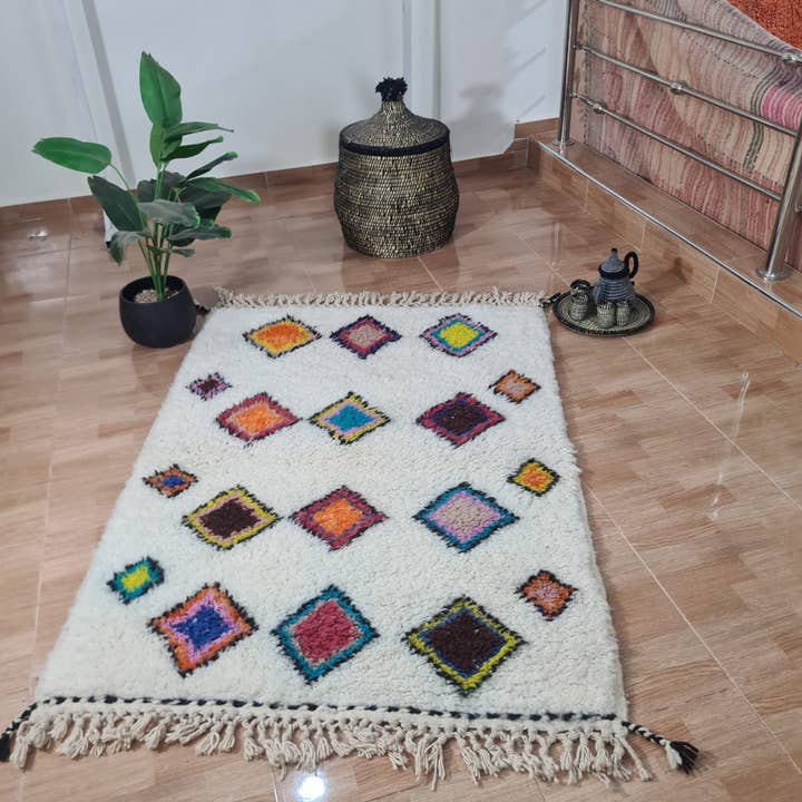 Äkta handknuten Beni Ourain-ullmatta 150×250 cm 484 för wholesale av Maroccarpets Poufs and pillows wholesale +31648976894