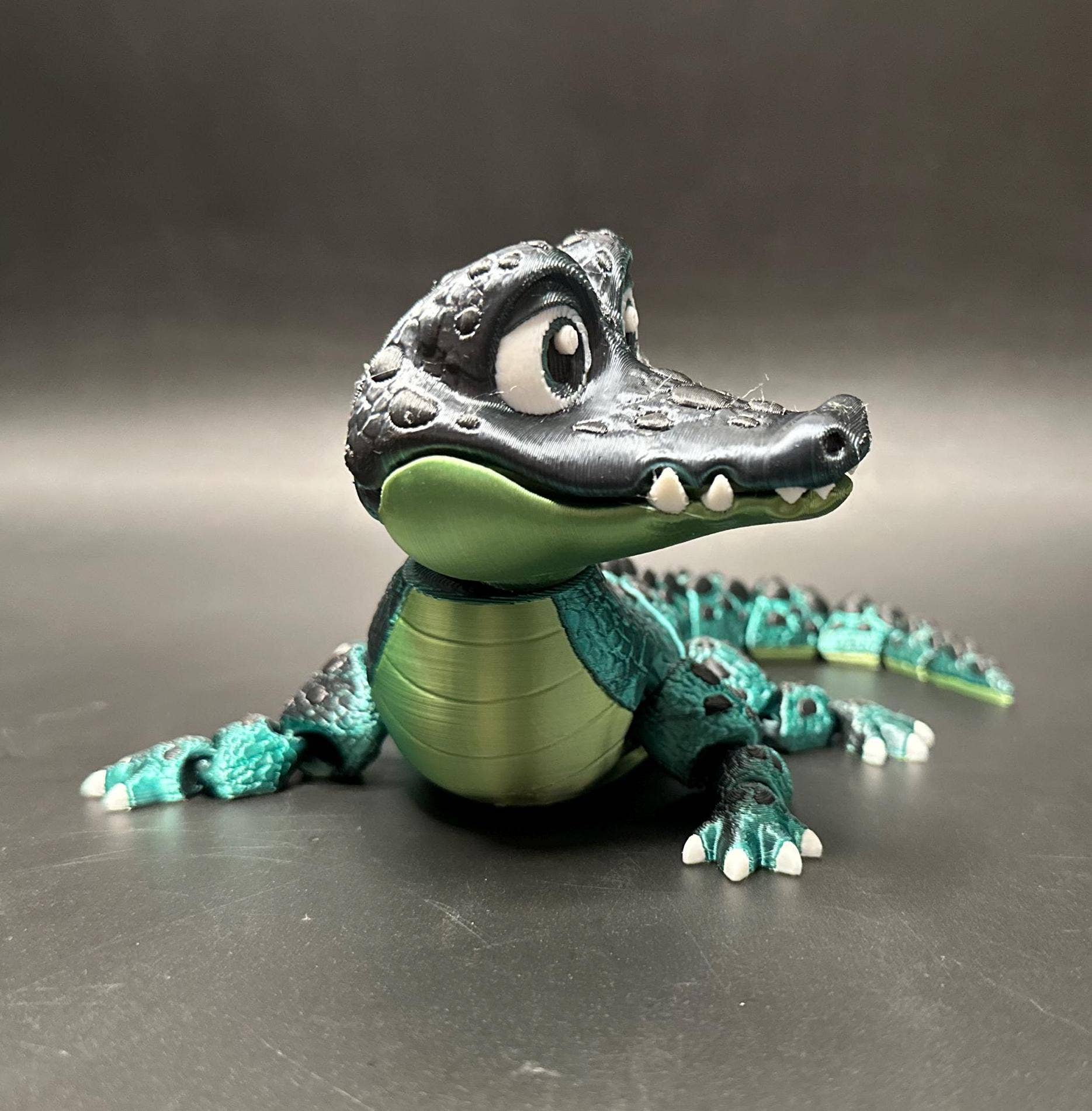 <3 Studio - Vendita all'ingrosso Figurina giocattolo - Bambini - Figura Articolata di Coccodrillo per Amanti dei Croc3