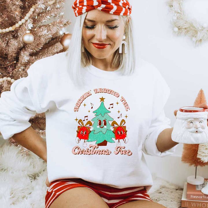 Sweatshirt à motif sapin de Noël et cadeaux pour la vente par Glittering South