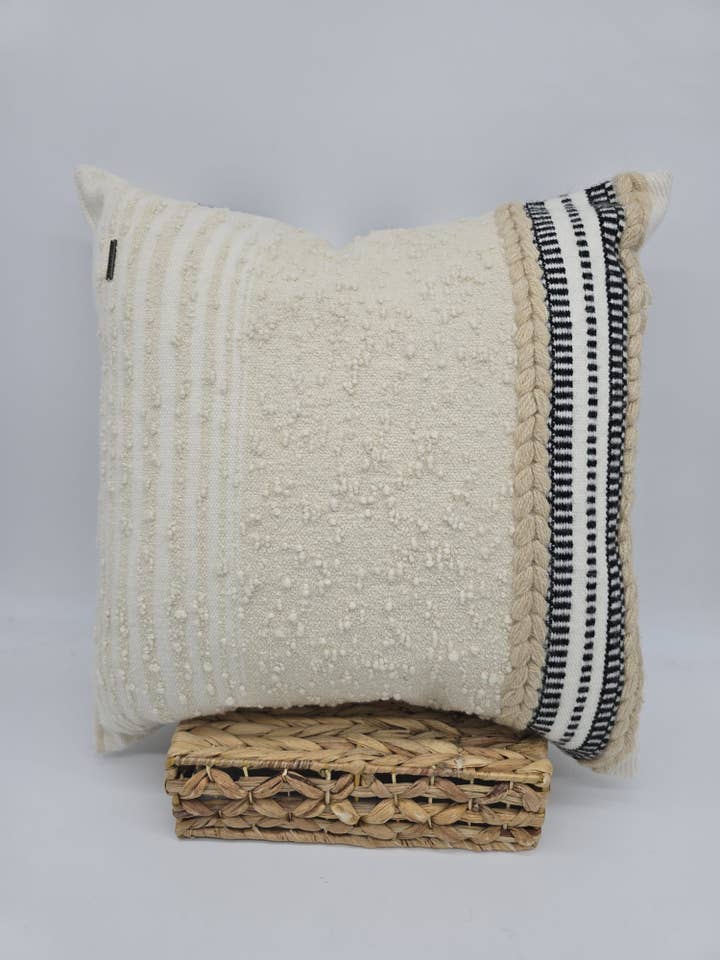 Coussin en alpaga | Housse de coussin | Coussin | Décoration d'intérieur pour la vente par WUAMAN - Alpaca