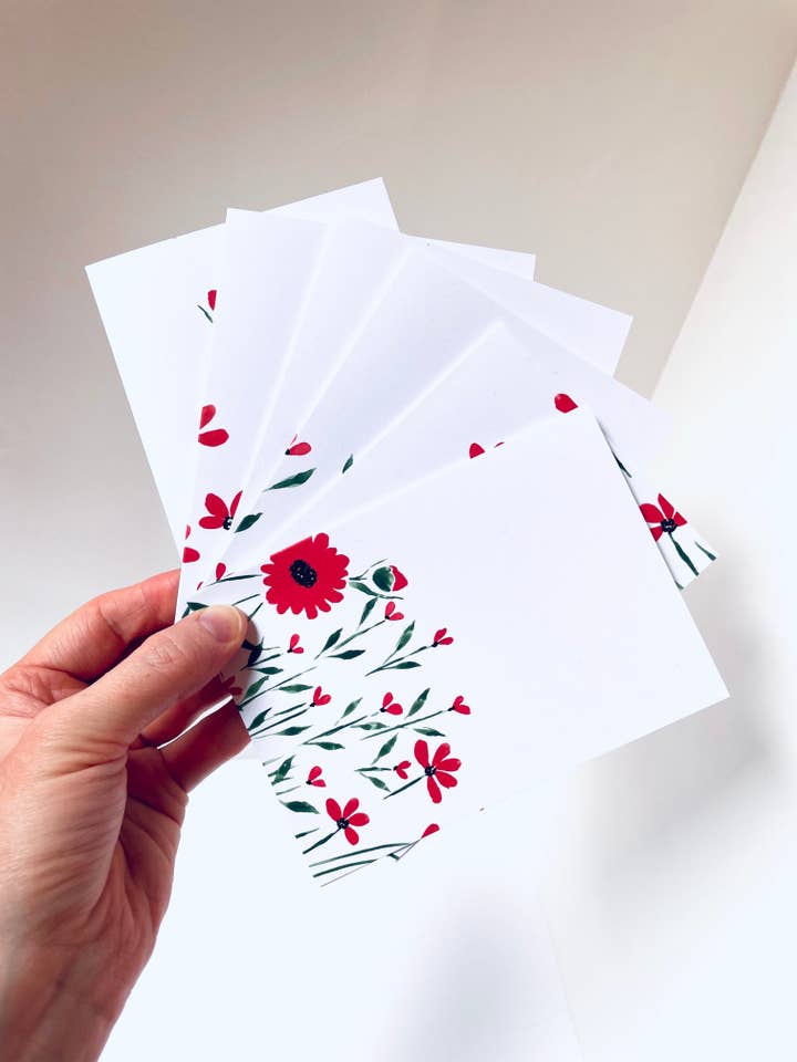 Rotes Kartenset mit Blumenmotiv, Karten aus 100% recyceltem Papier für den Großhandel von Atelier By Cat