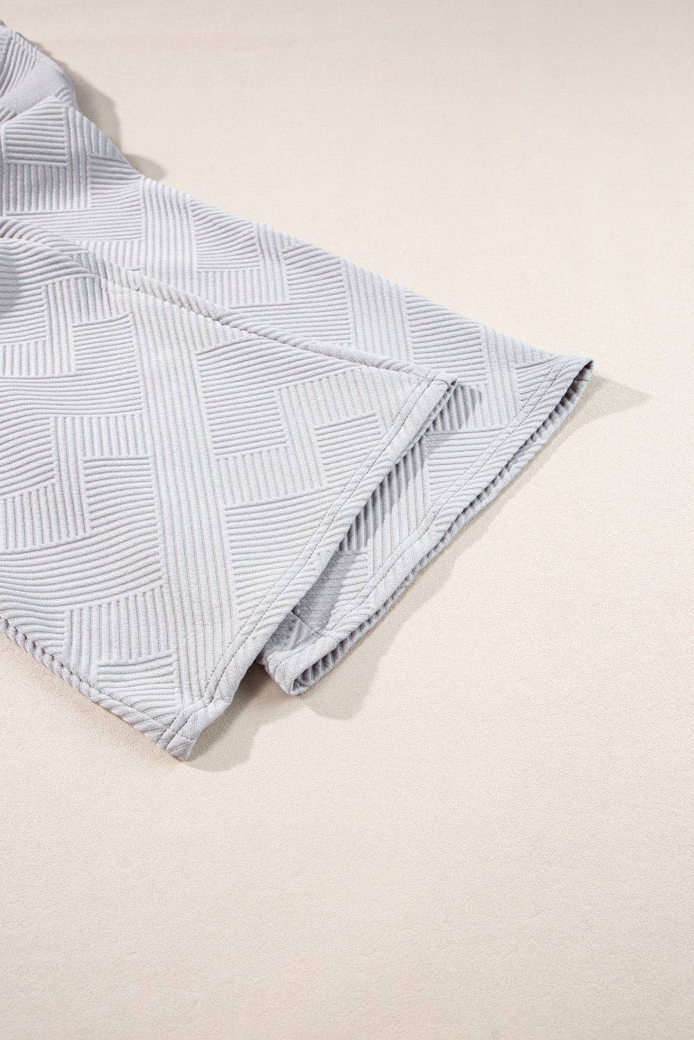 Lovesoft – Großhandel Loungewear-Set – Damen – Set aus festem, strukturiertem Top mit V-Ausschnitt und Hose mit weitem Beinausschnitt7