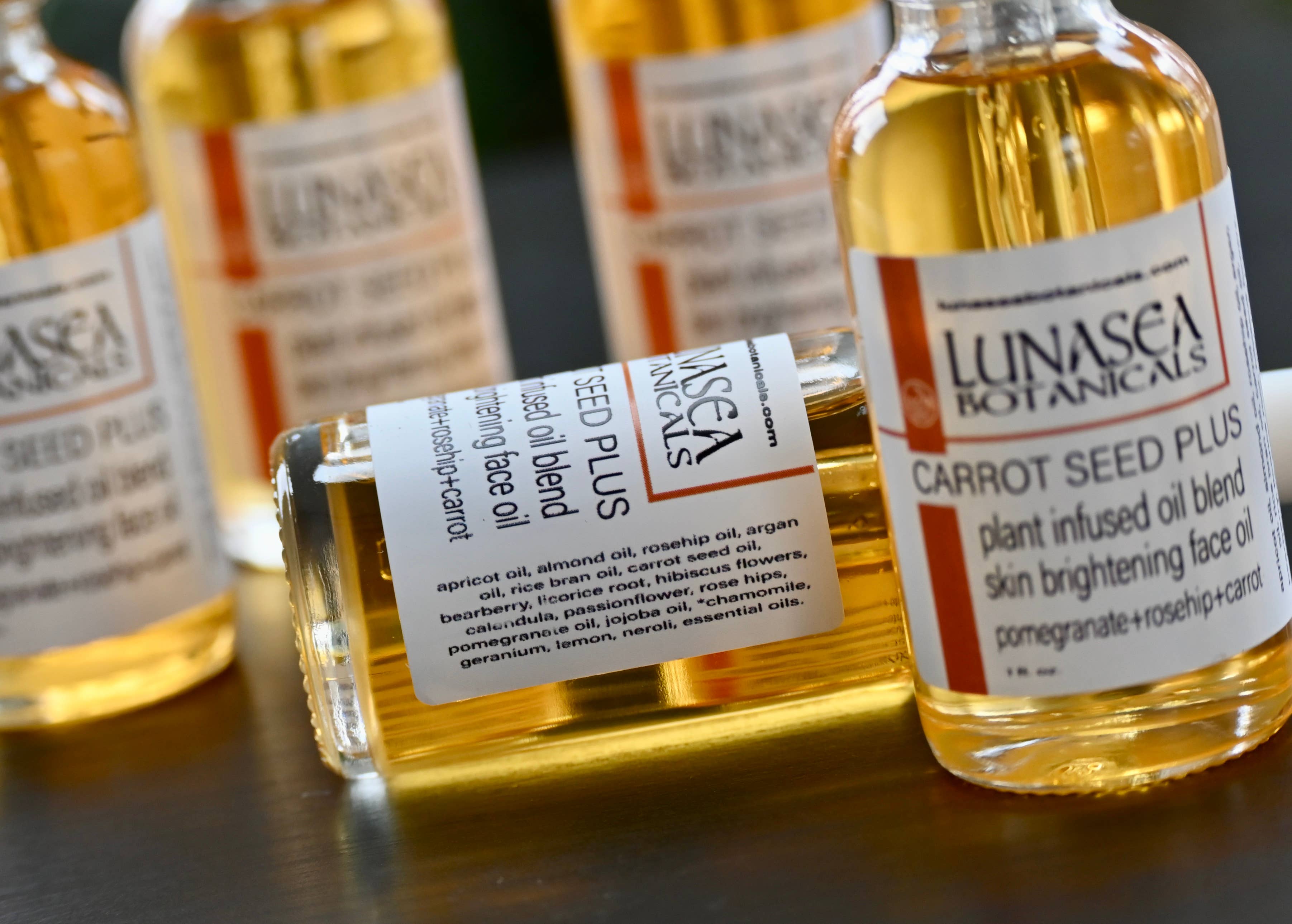 lunasea botanicals - Vente Huile pour le visage - Huile visage éclaircissante Carrot Seed Plus3