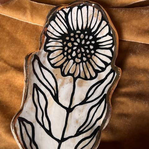 Hsieh Clay SF - Venta al por mayor Joyero de plato - Plato joyero de cerámica hecho a mano en forma de flor de 4" con oro de 22 quilates.