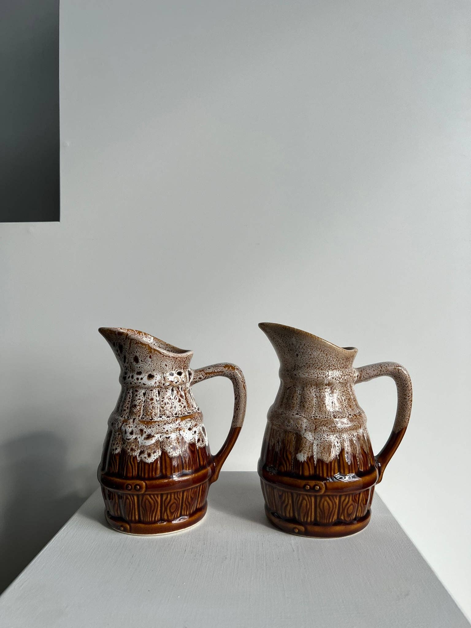 Office Objets – Objeto de mesa decorativo por atacado – Pequena jarra decorativa cerâmica vidrada com motivo de barril de cerveja40