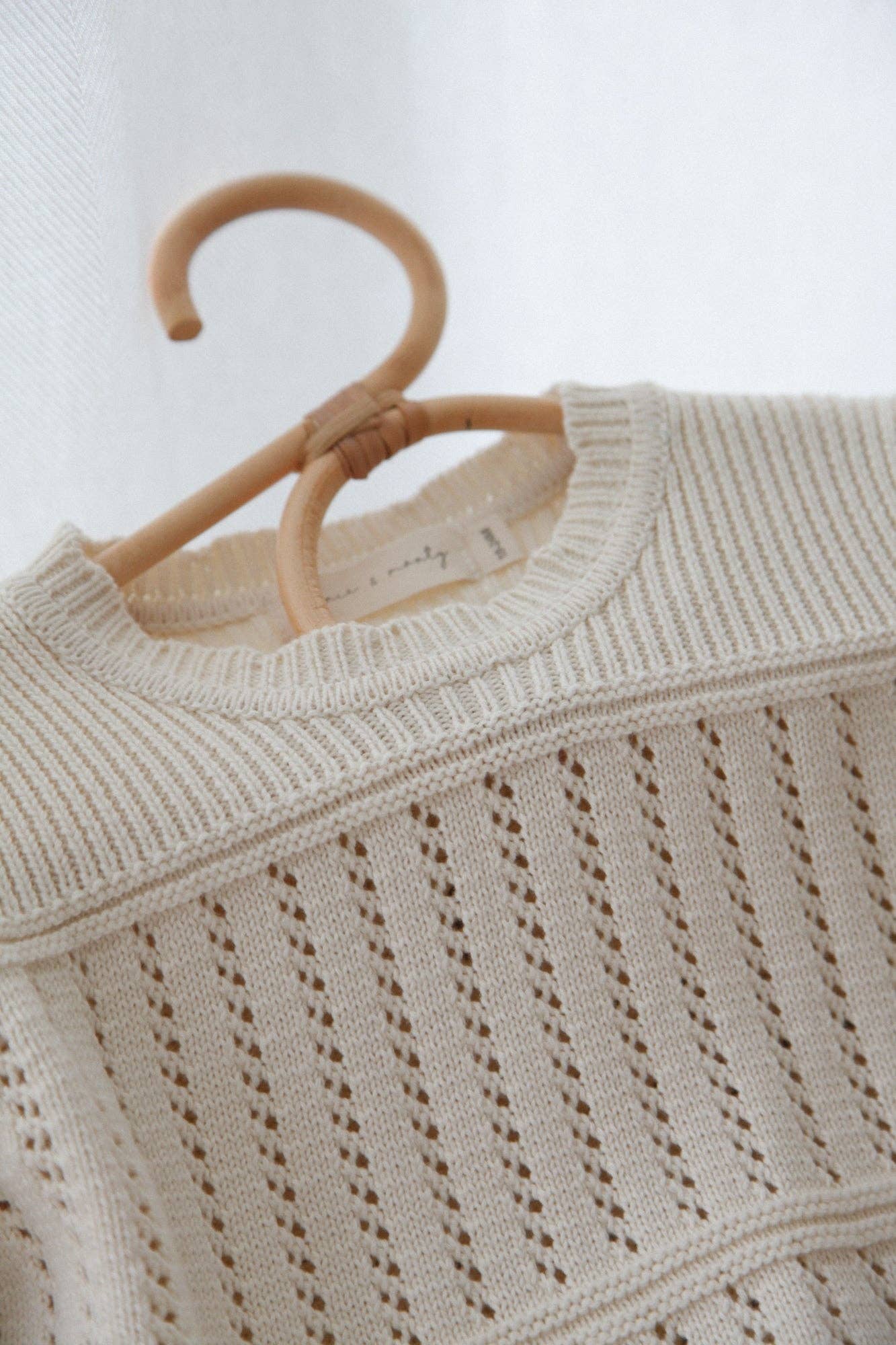 Minnie & Monty – wholesale Knitted jumper – Kids – Cream Cotton Flare Sleeve Knit Jumper1