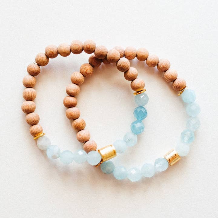 Bracelet March avec pierre de naissance en aigue-marine, pierre de naissance bleue pour la vente par Kelsey O’Brien Designs