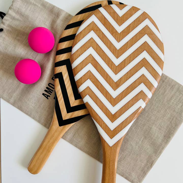 Monocromatico Set contemporaneo di racchette da spiaggia Frescobol fatte a mano con palla in vendita all'ingrosso su Faire4