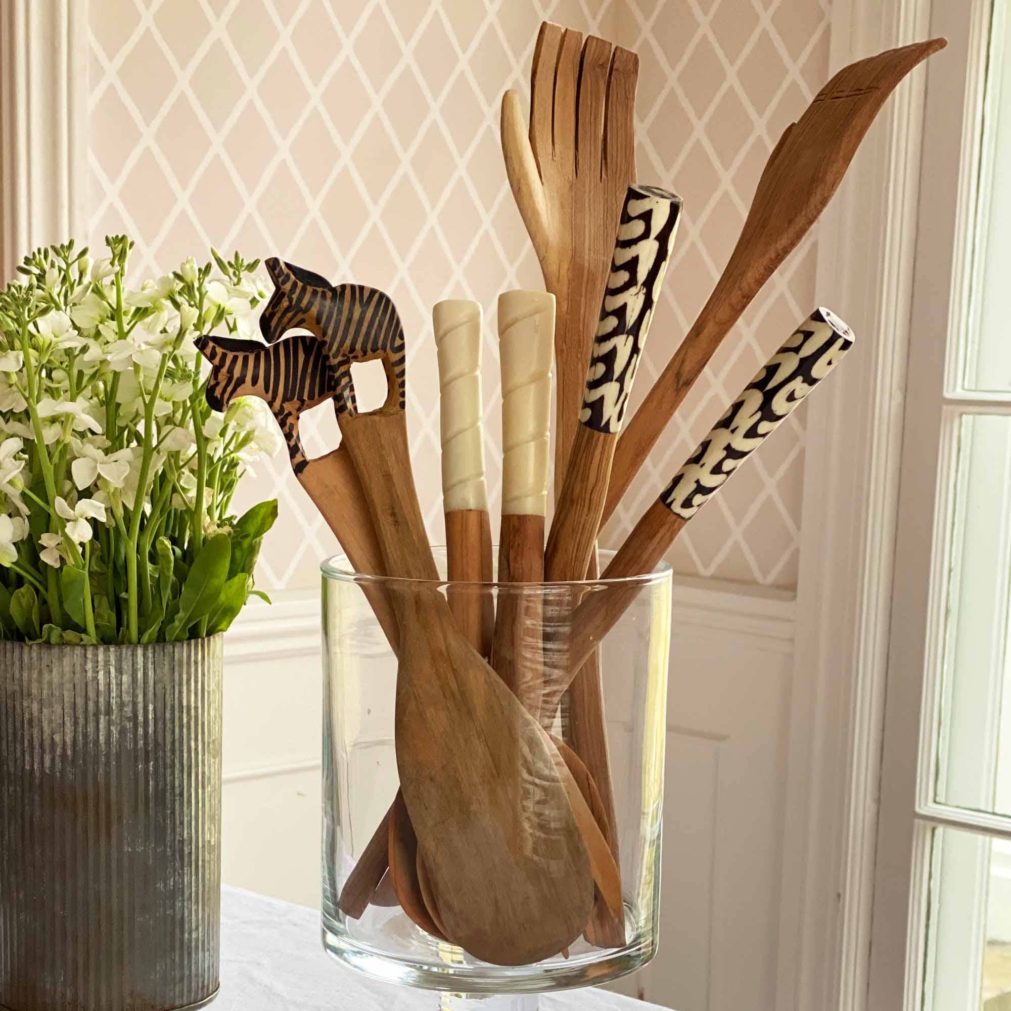 Global Crafts – wholesale Serving utensil – Olive Wood Serving Set - Batik Bone Handles1