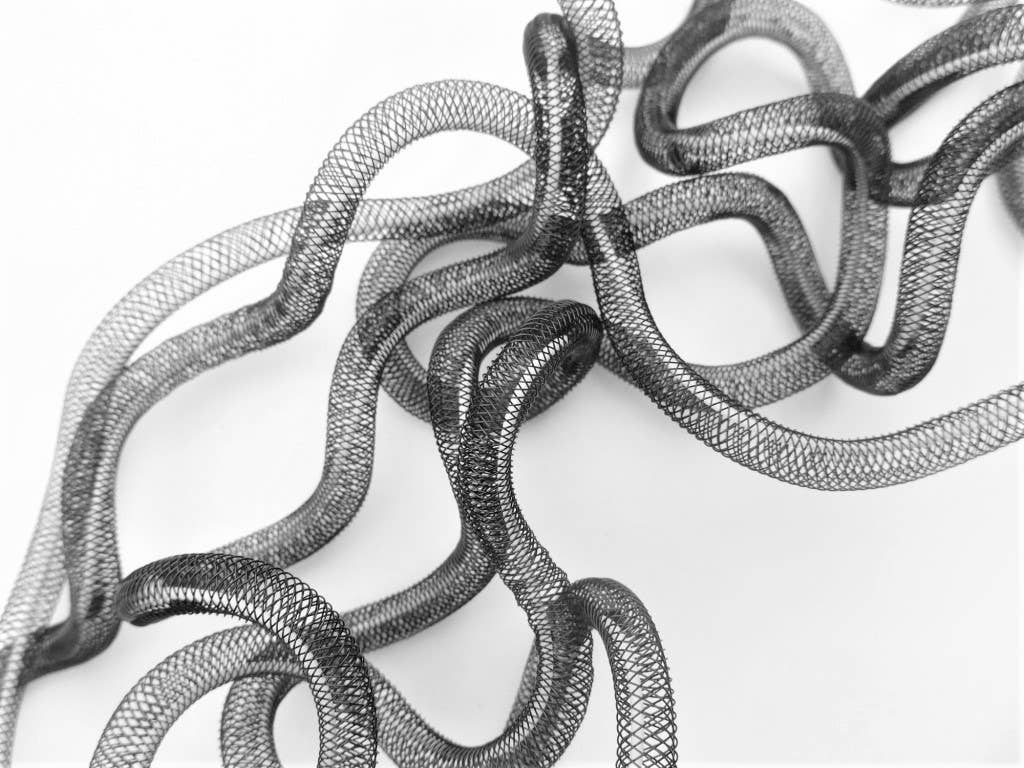 Rosalba Galati SRL – Colar com abas por atacado – Colar Eterina de PVC e Malha Sintética1