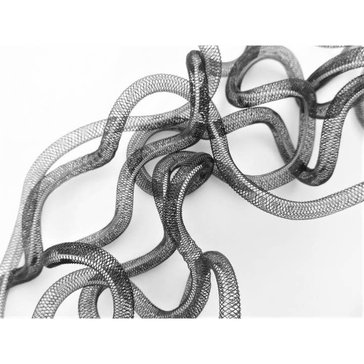 Rosalba Galati SRL – Colar com abas por atacado – Colar Eterina de PVC e Malha Sintética1