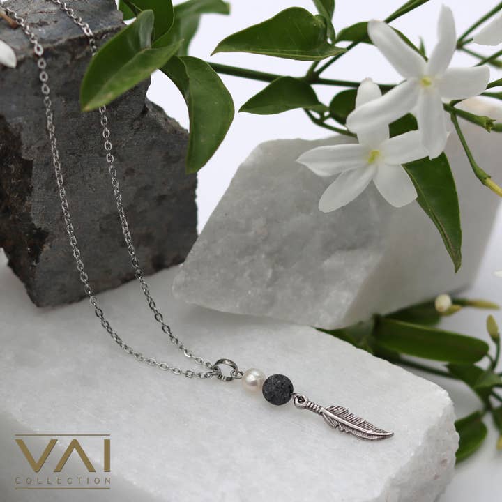 Collier diffuseur en pierres précieuses, bijoux avec lave et perles pour la vente par Vai Collection