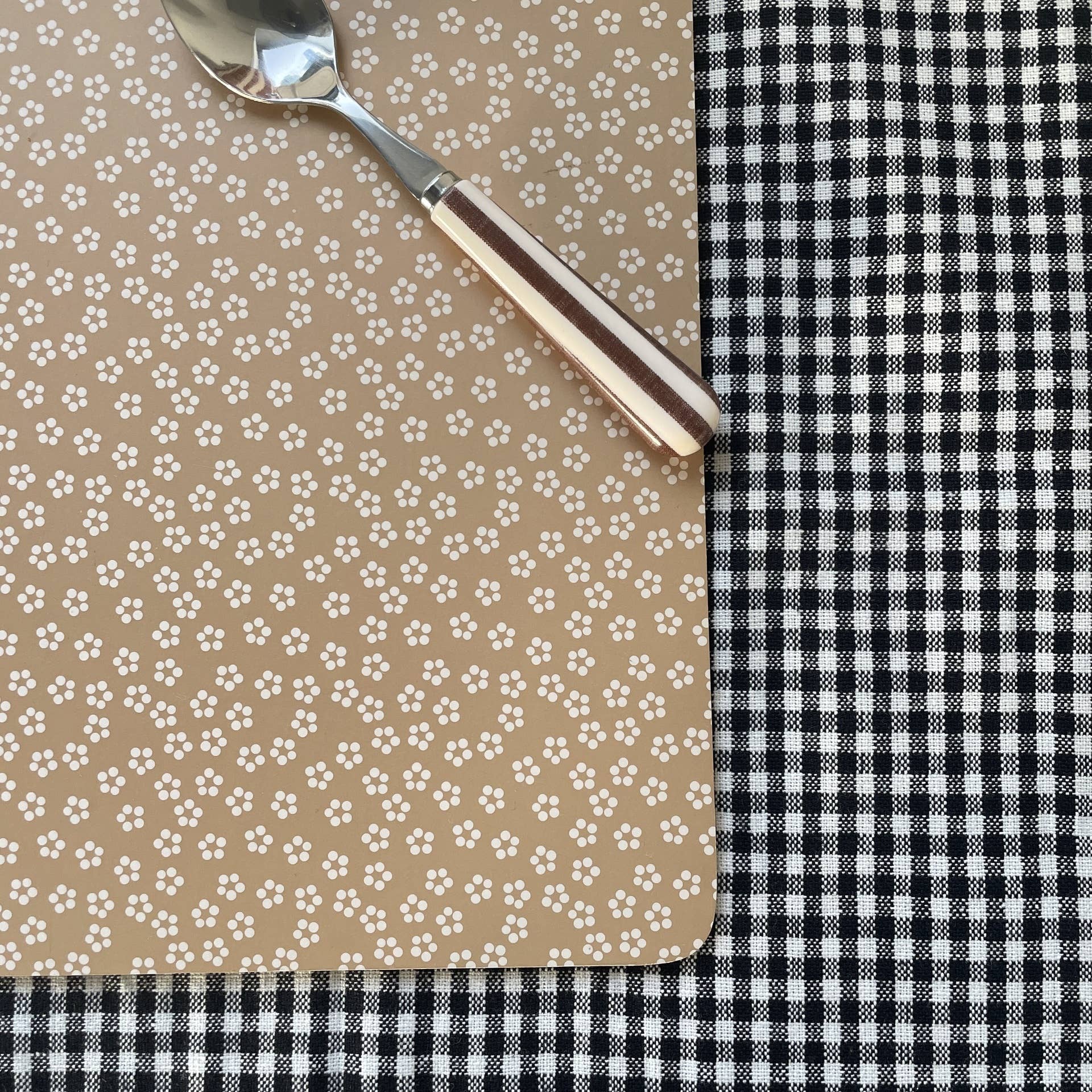 beige Rektangulärt bordset Blommigt Styvt 30x40cm för wholesale på Faire2