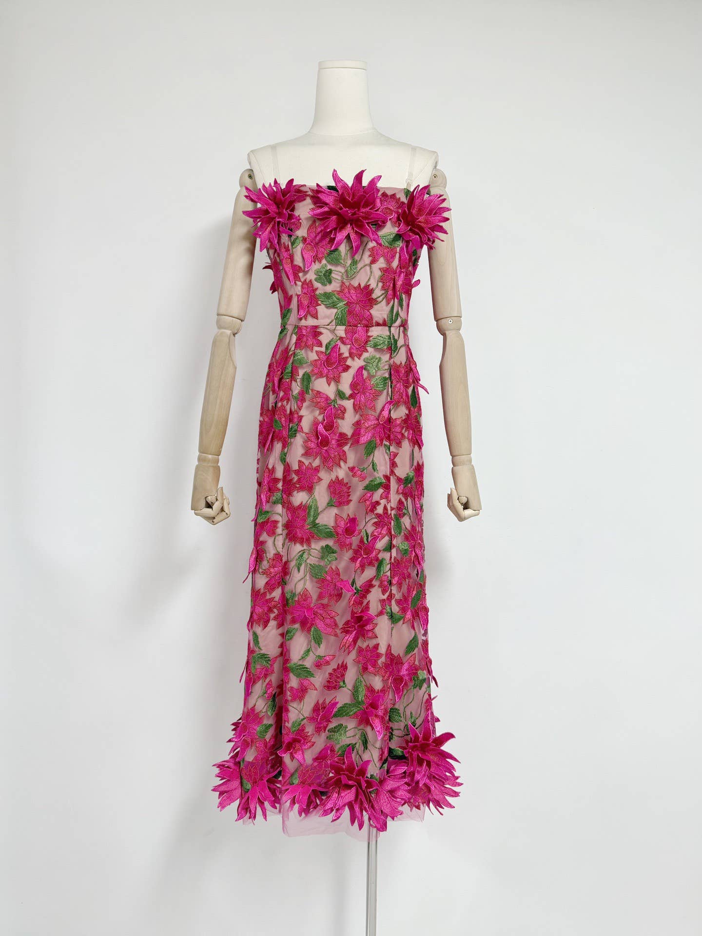 Productseeker - Vente Robe – femme - Robe d'été élégante en maille avec broderie 3D et bustier tube10