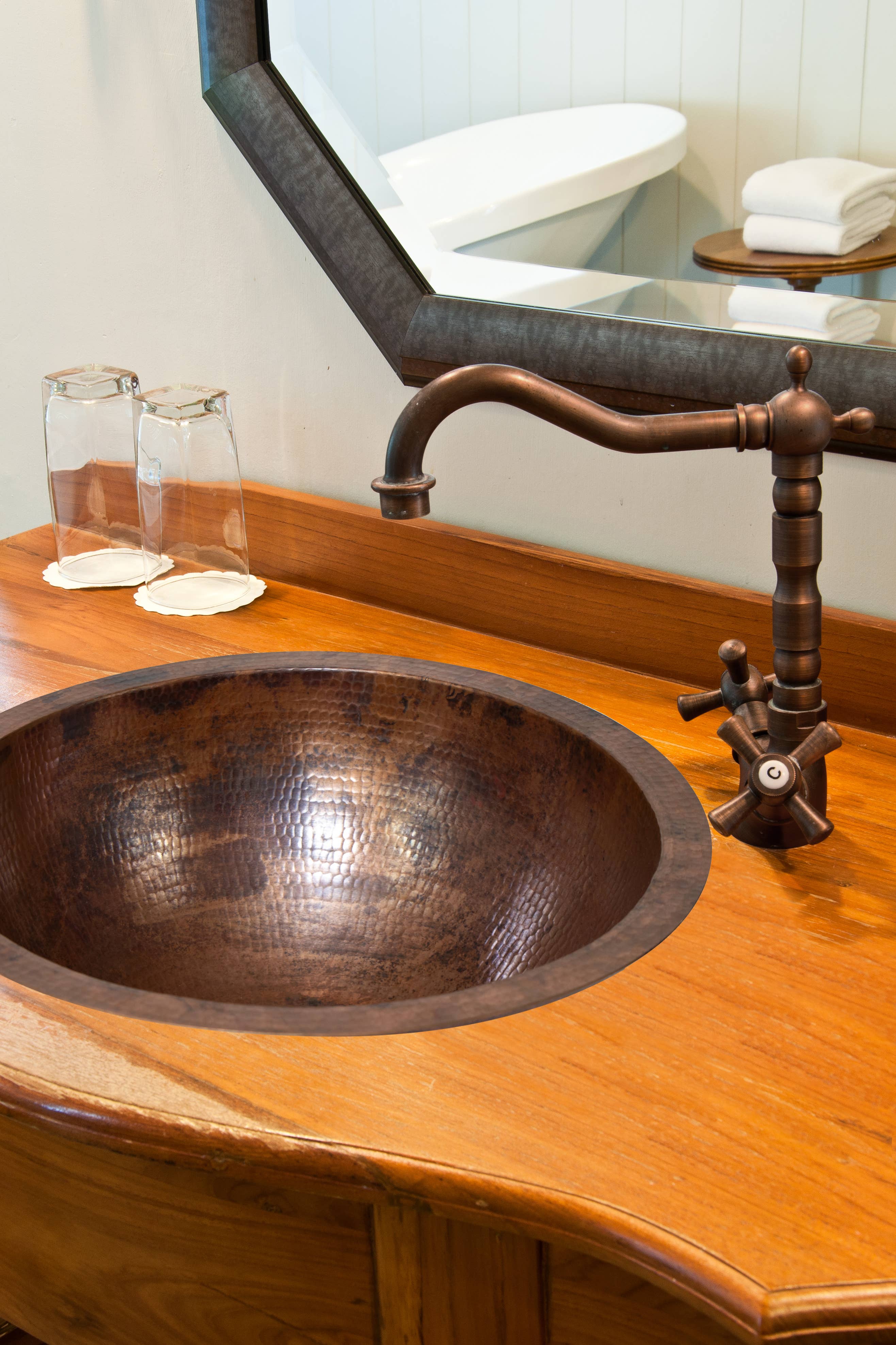 Ambiente Home Décor – Großhandel Badezimmer-Zubehör-Sets – Rundes 17-Zoll-Badewaschbecken aus gehämmertem Kupfer, Stärke 183