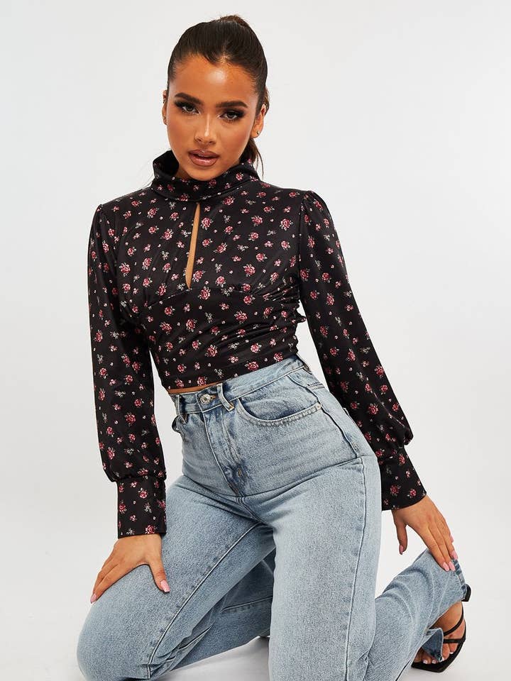 Top corto senza schienale ritagliato in raso floreale nero - Cary per la vendita all'ingrosso da parte di Rebellious Fashion