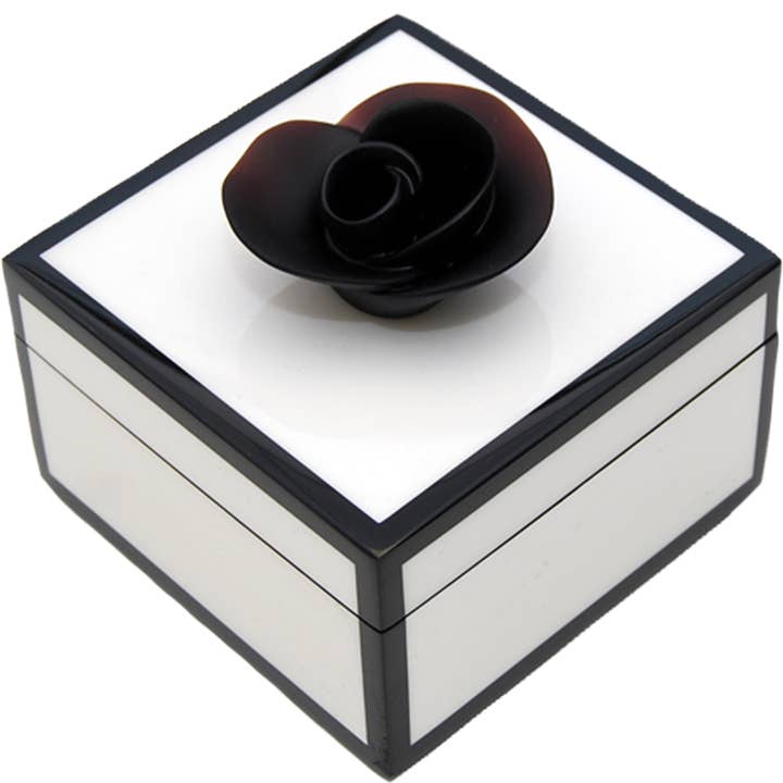 Pacific Connections - Vendita all'ingrosso Scatole decorative - Fiore nero bianco con resina nera -Scatola quadrata- L-31FSWBBF0