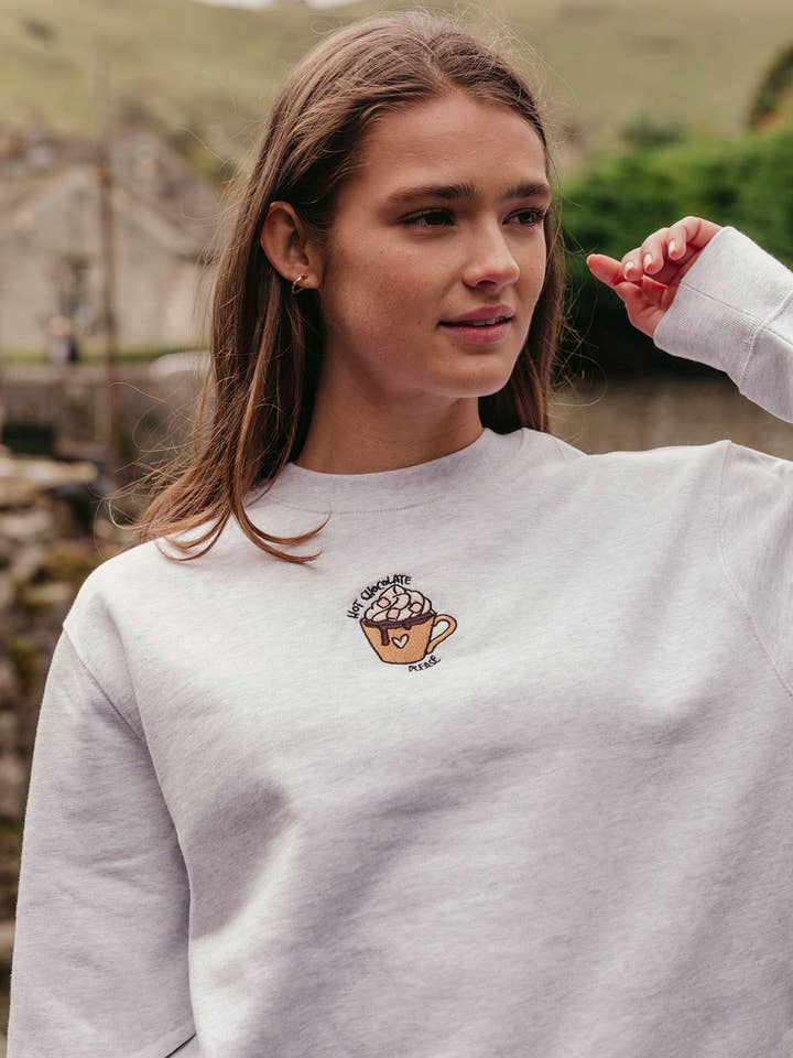 Sweat-shirt en coton biologique brodé de chocolat chaud pour la vente par Morning Club Clothing